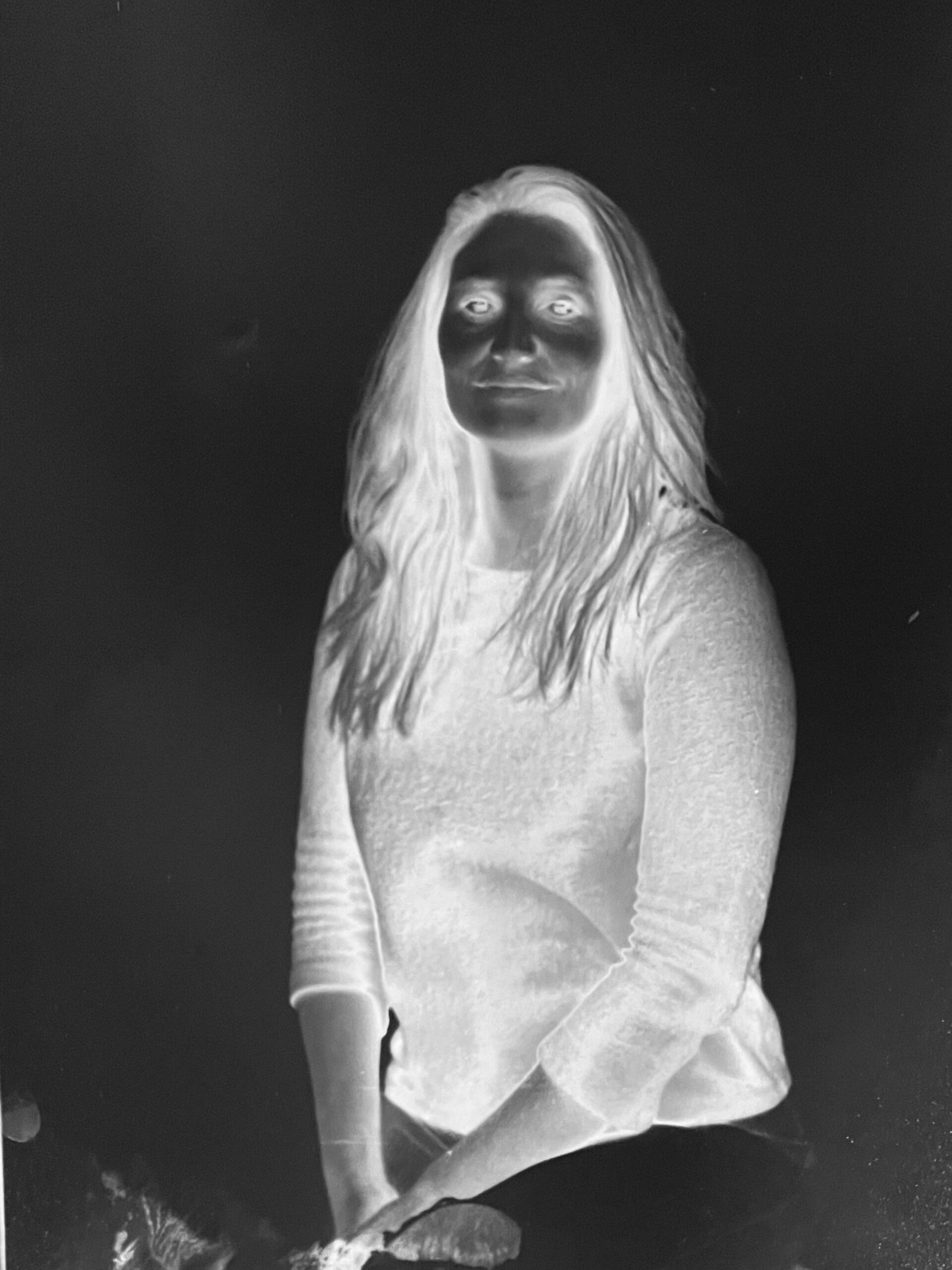 un portrait réalisé à la chambre photographique en négatif