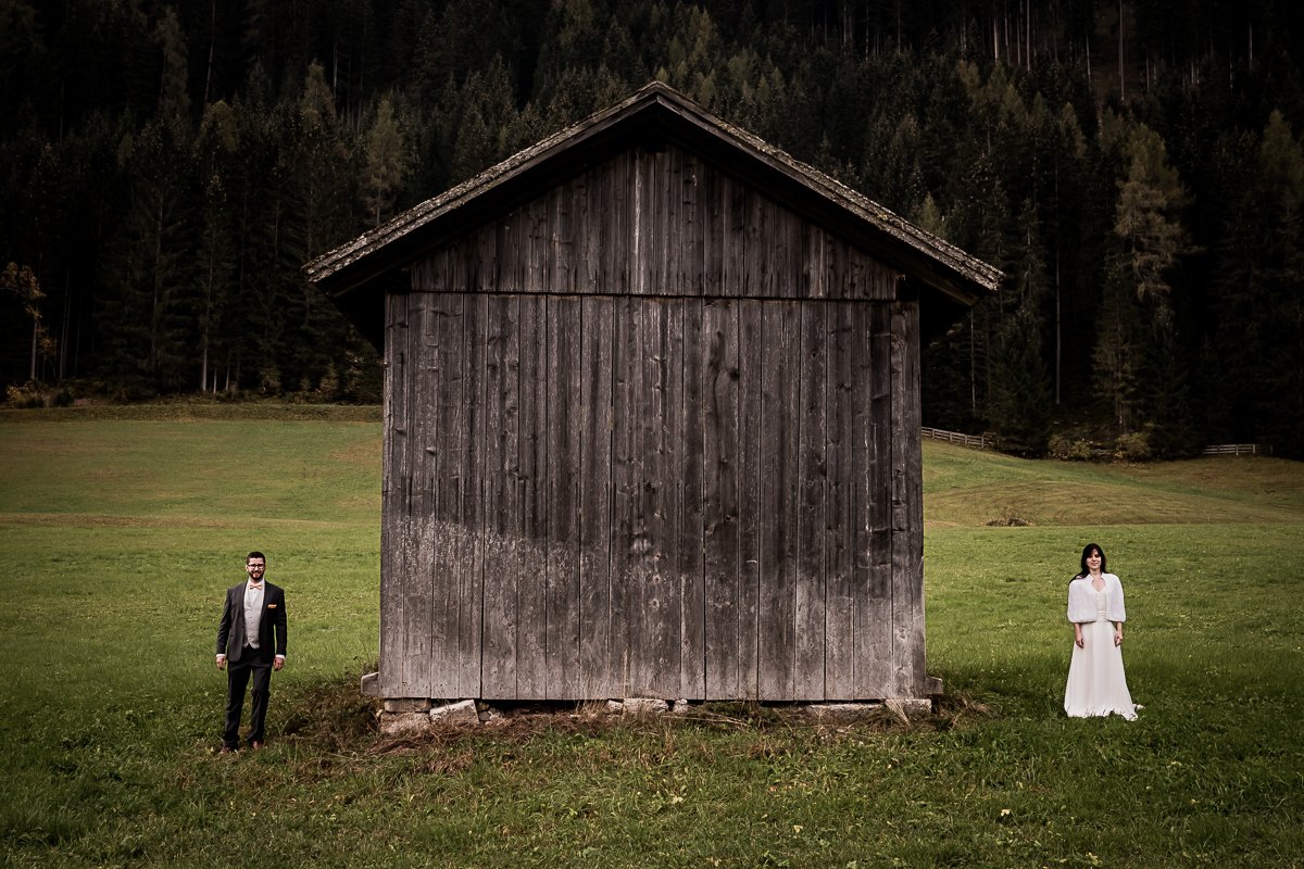 Photo de couple de mariés dans les Dolomites