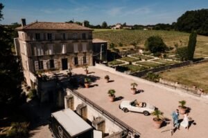 L'arrivée à l'Abbaye de Fontdouce L'arrivée à l'Abbaye de Fontdouce