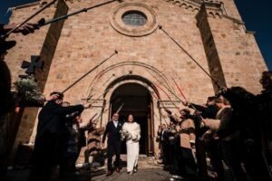 sortie de l'église des Angles La sortie de l'église des Angles en hiver