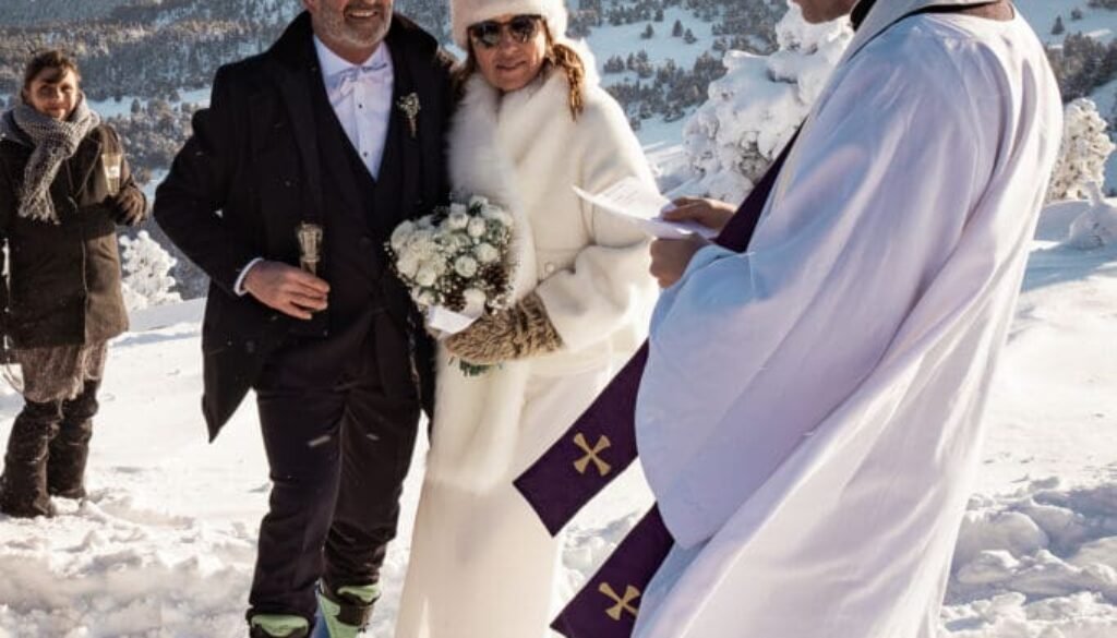 une cérémonie en haut des pistes