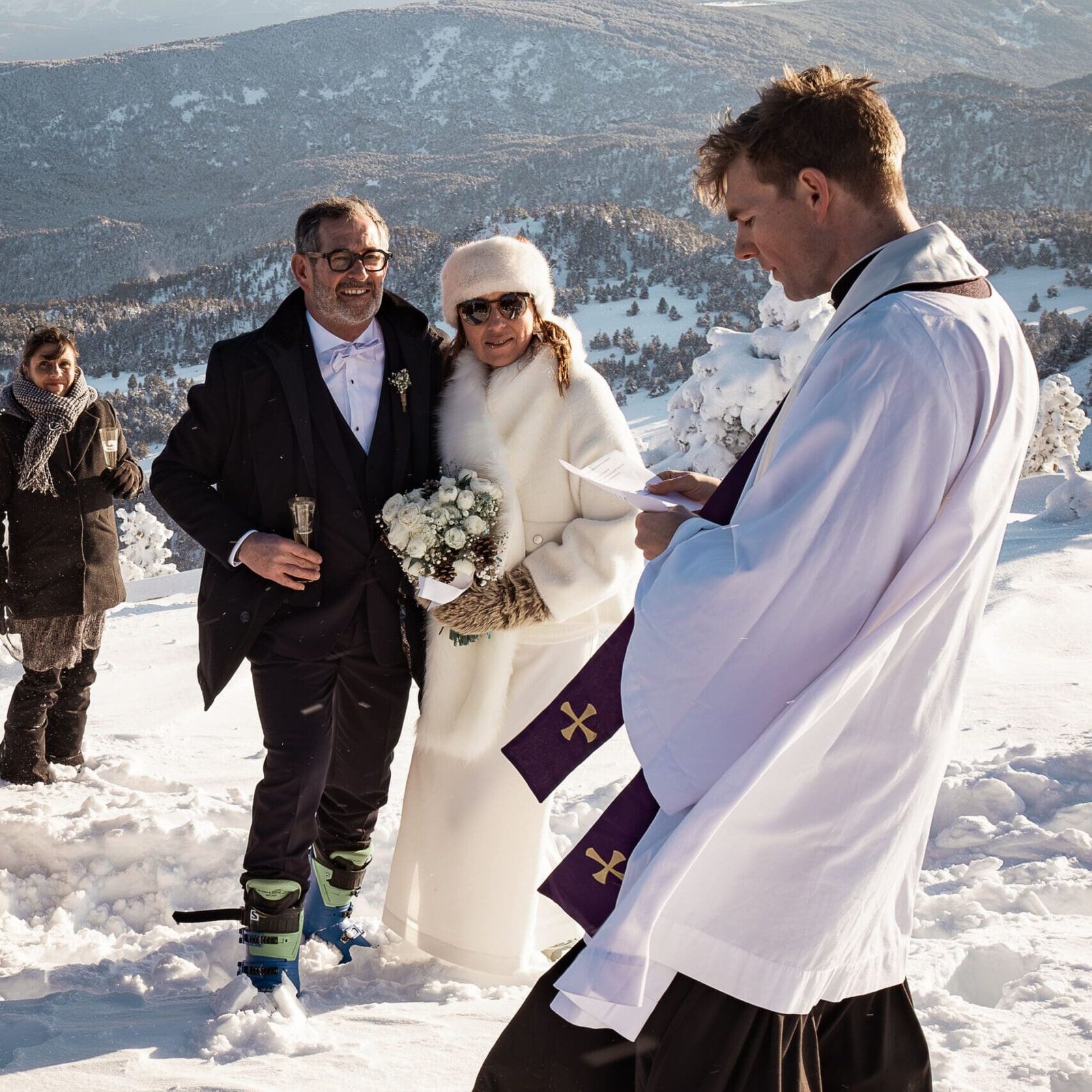 une cérémonie en haut des pistes