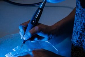 etoile_de_verre le travail d'une matière en fusion etoile_de_verre le travail d'une matière en fusion