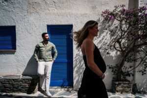 une séance de photos de grossesse dans les rue de Cadaquès une séance de photos de grossesse dans les rue de Cadaquès