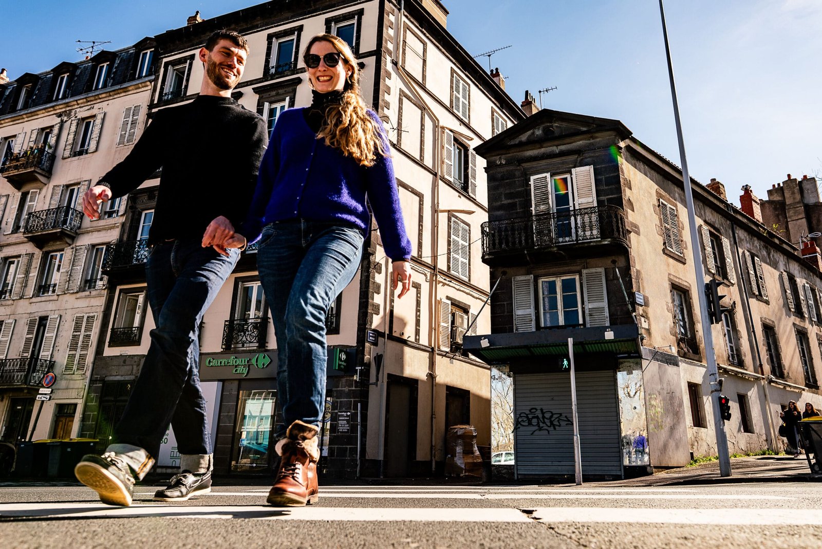 séance photo de couple moderne et urbaine