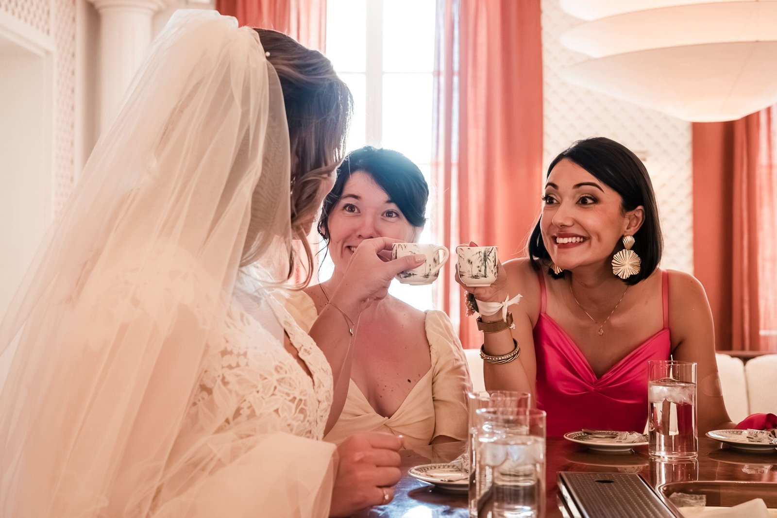 La complicité des témoins